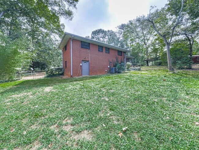 Building Photo - 5480 Burgess Dr