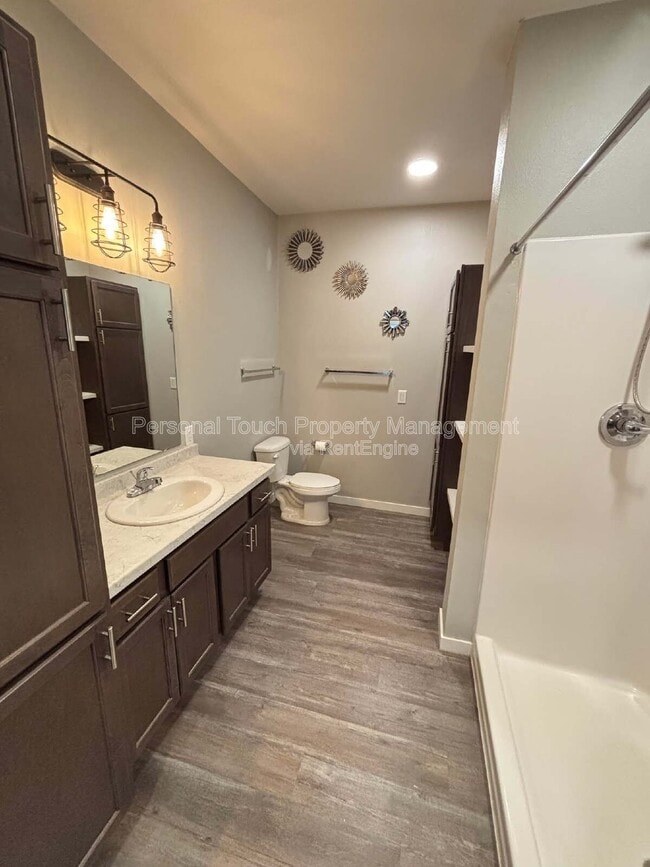 Building Photo - 600 8th St S