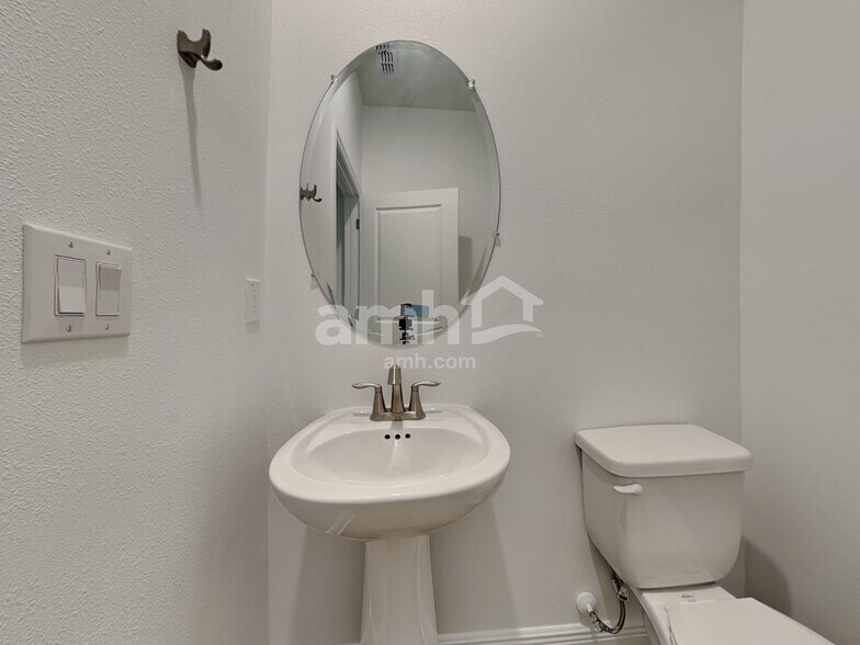 Building Photo - 6772 Atlantic Bch Ave