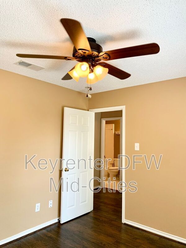 Building Photo - 8702 Saddlehorn Dr