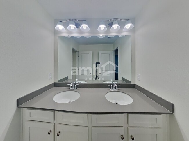 Building Photo - 33955 Thyme Dr