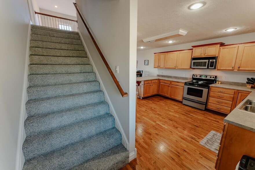 Building Photo - 949 Hideaway Dr