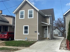 Building Photo - 3440 Sackett Ave