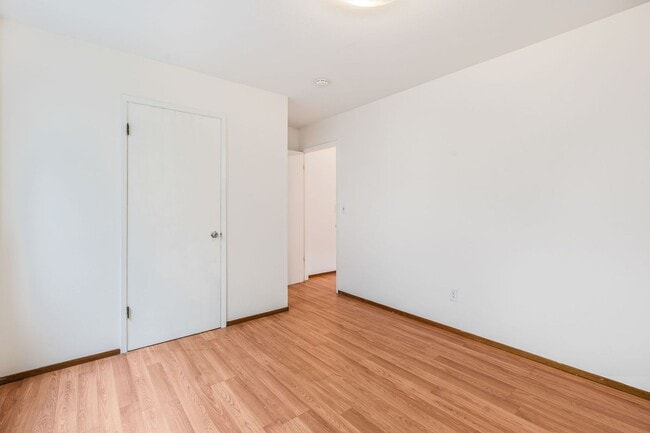 Building Photo - Spacious 1-Bedroom Apartment in South Shat...