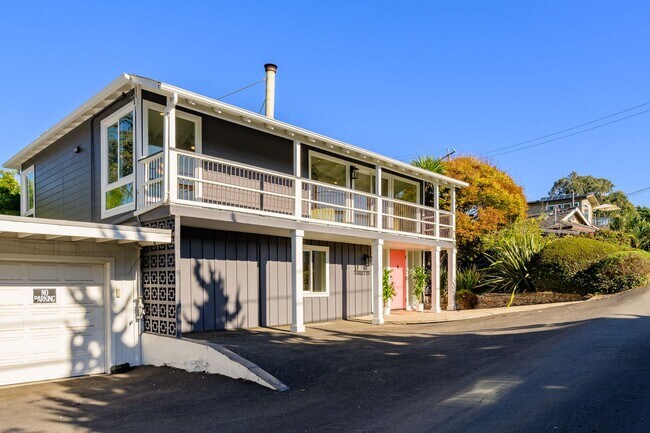 Building Photo - 17 Sunset Dr