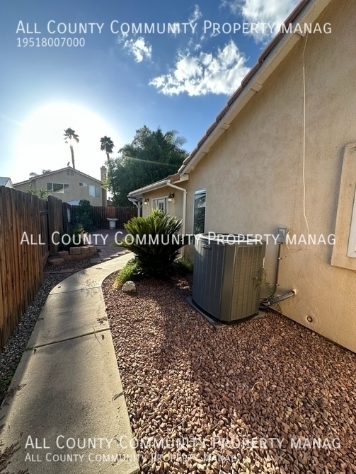 Building Photo - 1857 Creekside Dr
