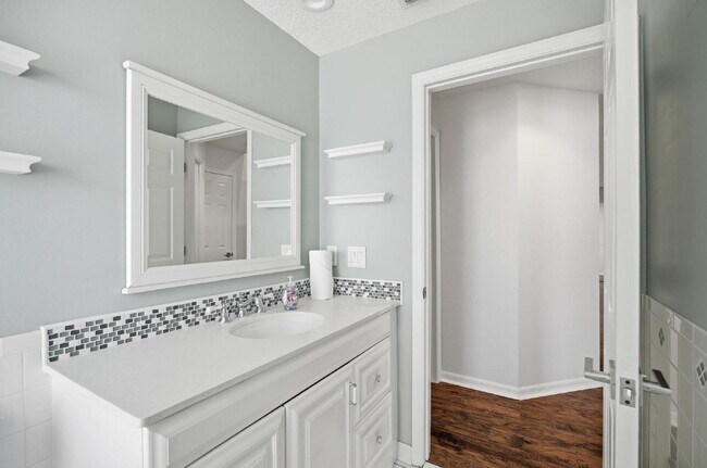 Building Photo - "Charming 3-Bedroom Home with 2 Full Baths and 2032 Sq Ft of Comfort in Palm Coast!"