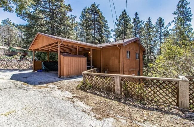 Building Photo - Solar 3 Bd/ 2 Ba. Single-Family Home Rental