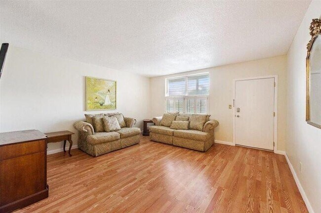 Building Photo - 2565 S Ocean Blvd