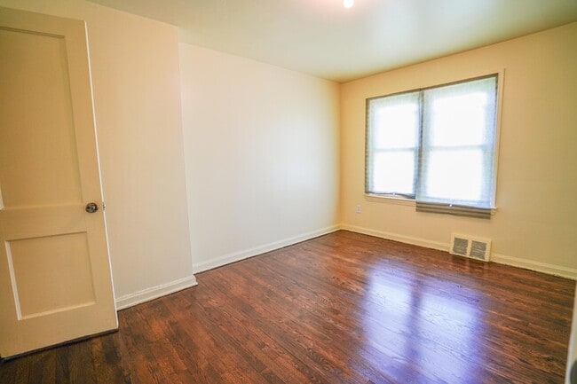 Building Photo - 17199 Meyers Rd