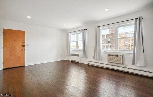 Building Photo - 604 Chestnut St