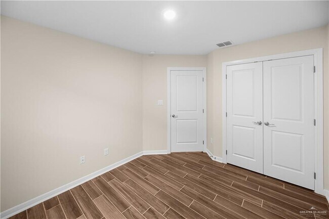 Building Photo - 30 Westcave Falls Ln