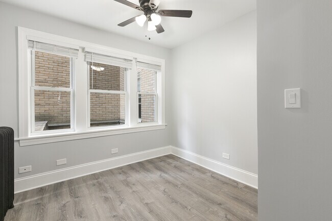 Building Photo - 1611 W Juneway Terrace