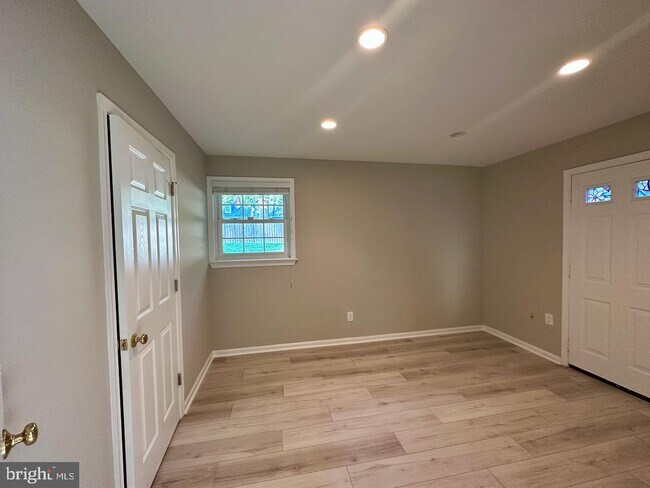 Building Photo - 2533 Hillsman St