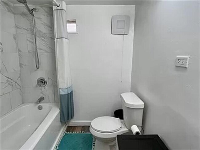 Building Photo - Fantastic Home