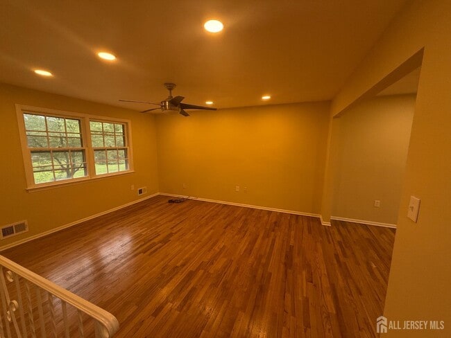 Building Photo - 5 Pelmont Pl