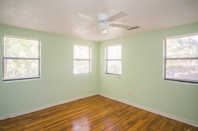 Building Photo - 1521 Yukon St