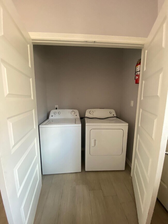 Building Photo - 1809 Jackson St