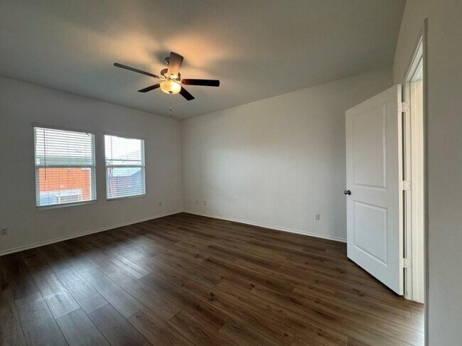 Building Photo - 208 Otter Rd