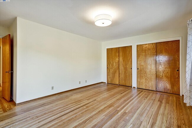 Building Photo - 613 Huntleigh Dr