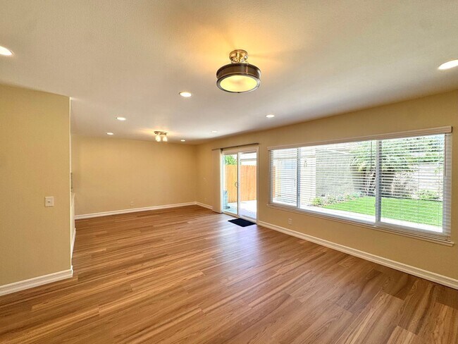 Building Photo - Beautifully Updated 3 Bedroom, 2 Bath with Private Yard