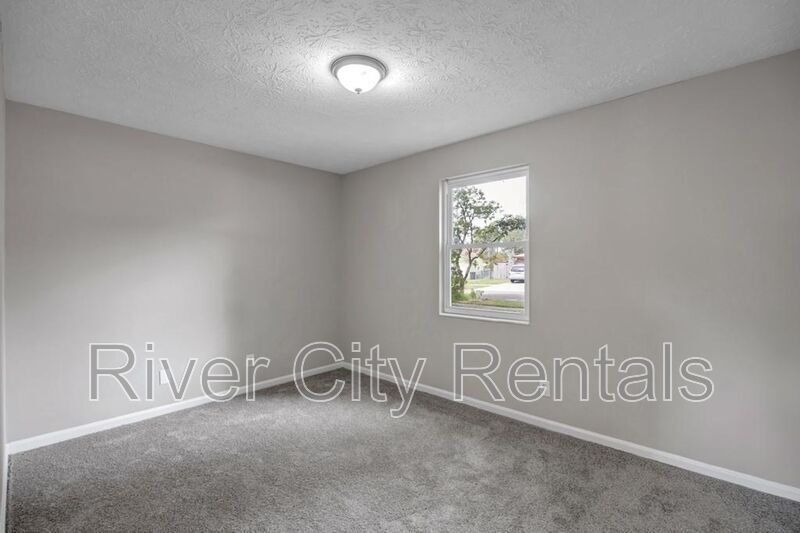 Building Photo - 743 Trambley Dr E