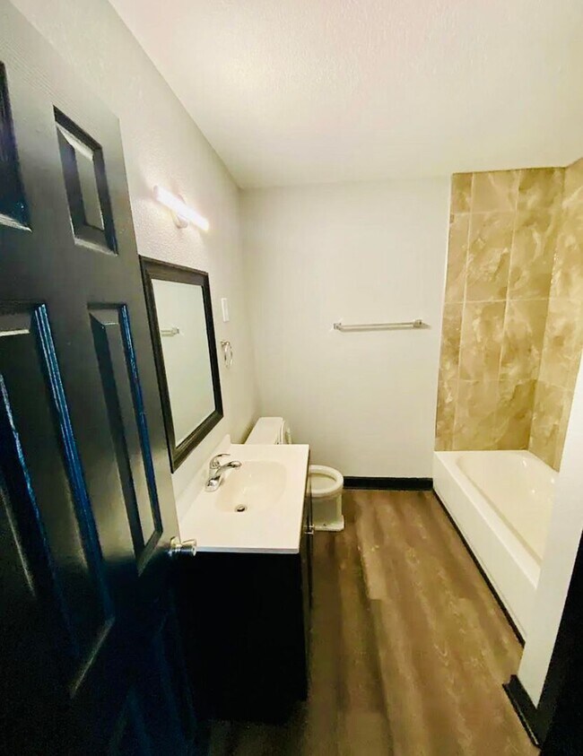 Building Photo - A Great Rental Waiting For You To Make It Home!