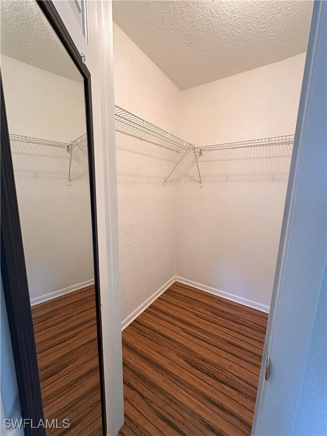 Building Photo - 4629 Bayshore Dr