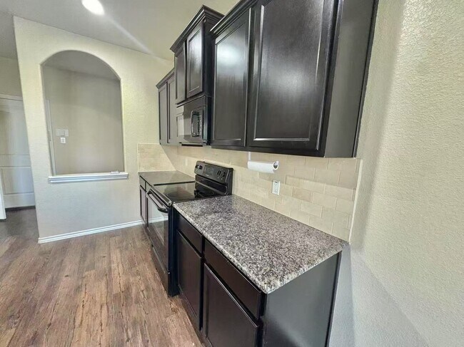 Building Photo - Cozy and well-kept 4 beds rental home in Houston