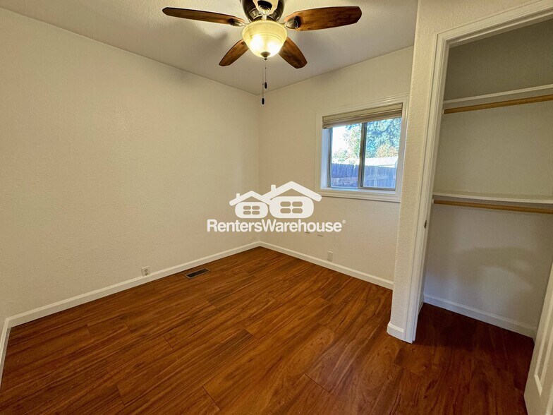 Building Photo - 1280 Van Gordon St