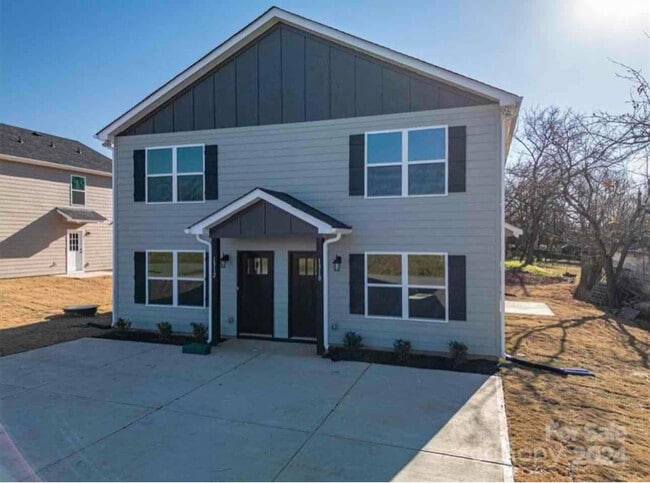 Building Photo - 2102 24th St NE