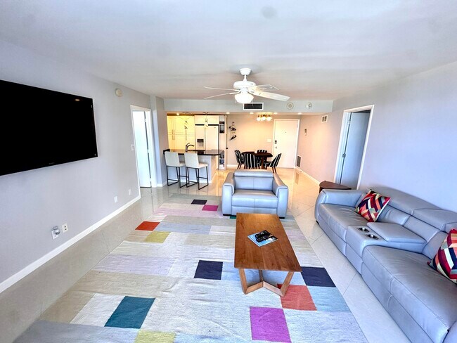 Building Photo - 1 Las Olas Cir