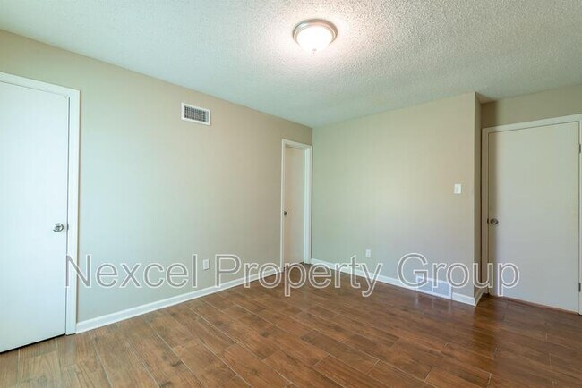 Building Photo - 4262 Sunnyslope Dr