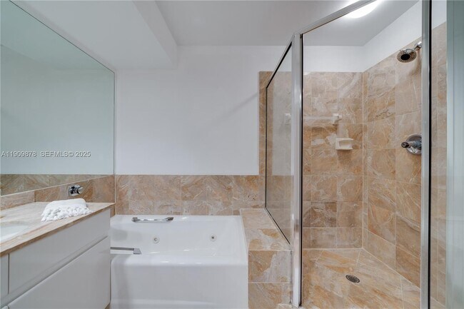 Building Photo - 888 Brickell Key Dr