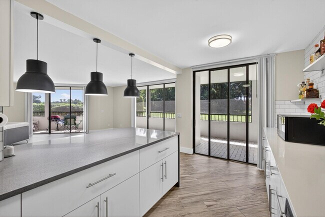 Building Photo - 4770 Fountains Dr S