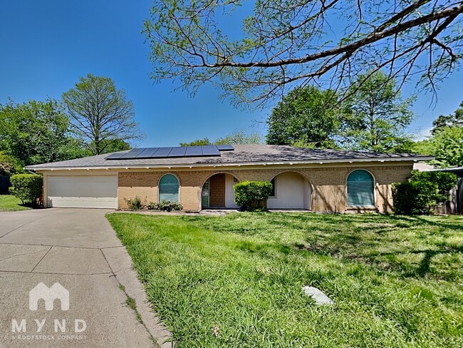 Building Photo - 2015 Arborcrest Dr