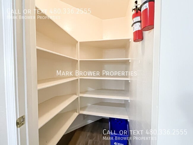 Building Photo - 380 W. Roadrunner Dr.