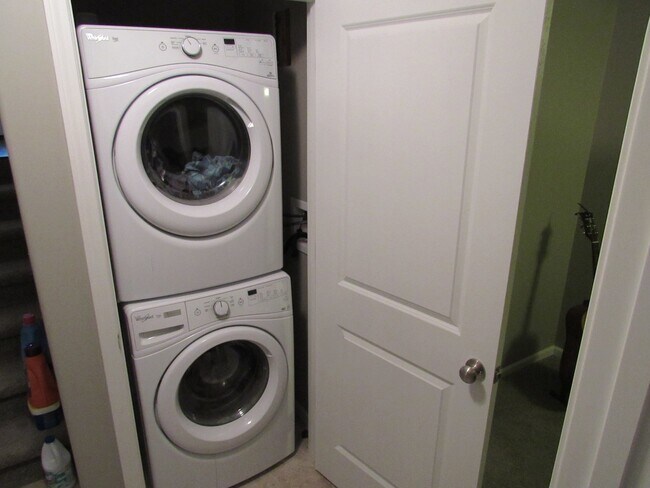 Building Photo - Cozy West Side Home + 2 Car Garage + Stain...