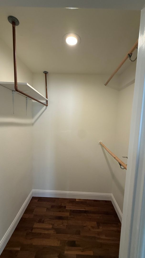 Building Photo - EPIC REA: Charming 2Bed/1Bath Condo w/ Parking