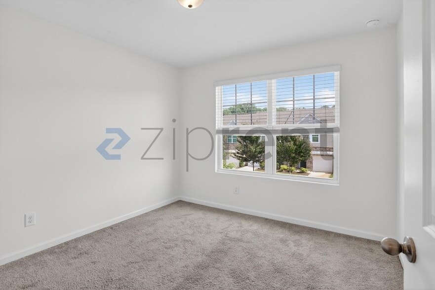 Building Photo - Unit