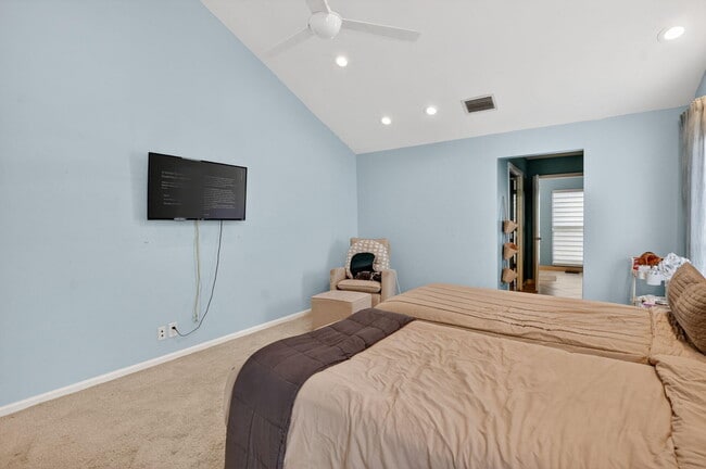 Building Photo - 10065 Camelback Ln