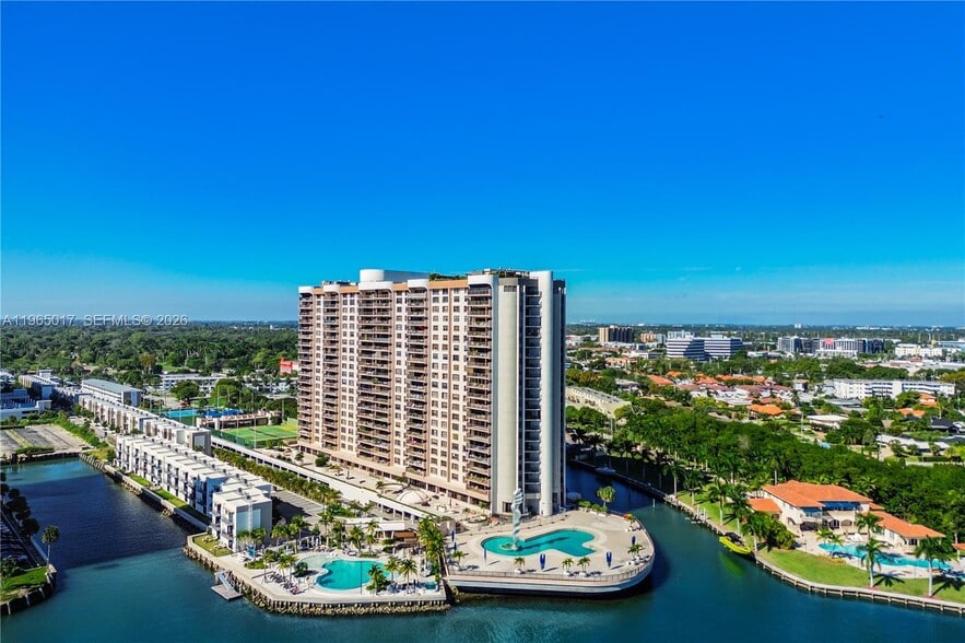 Building Photo - 1800 NE 114th St