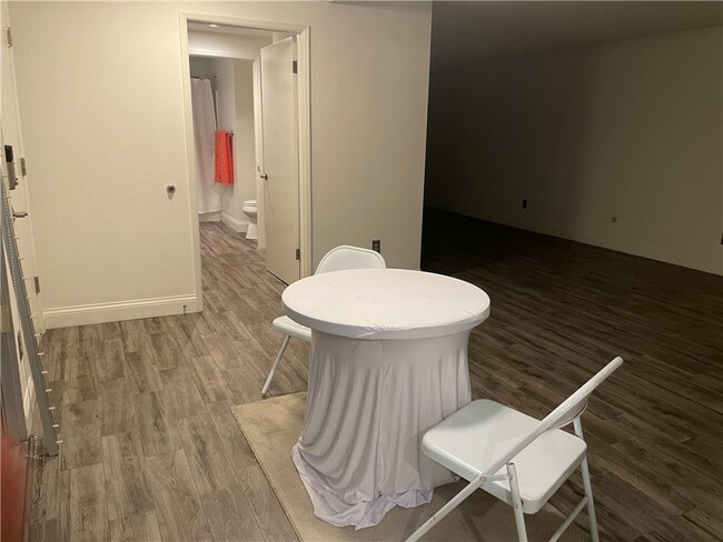 Building Photo - 23033 Maple Ave