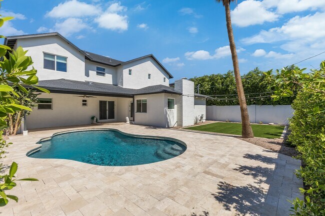 Building Photo - 4427 E Turney Ave