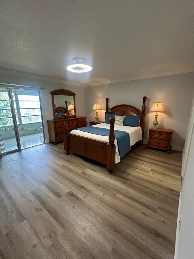 Building Photo - 4027 Swansea Crescent