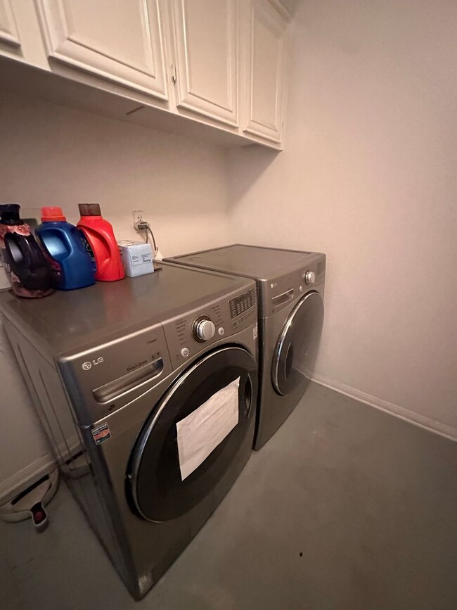 Building Photo - Stunning 3-Bedroom, 2.5-Bath Townhome in the Heart of Torrey Highlands – A Must-See!