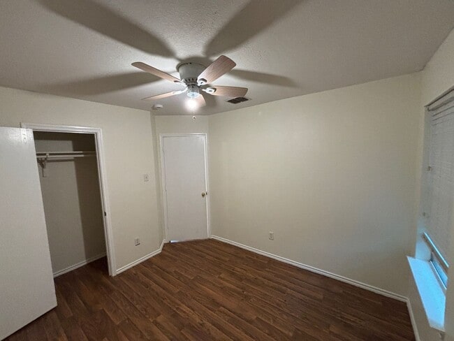 Building Photo - Move in Ready - 3 bedroom 2 bath 2 car garage