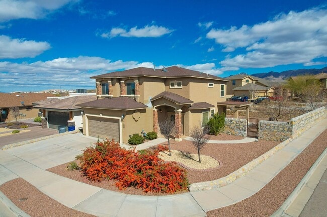 Building Photo - Beautiful Corner lot House