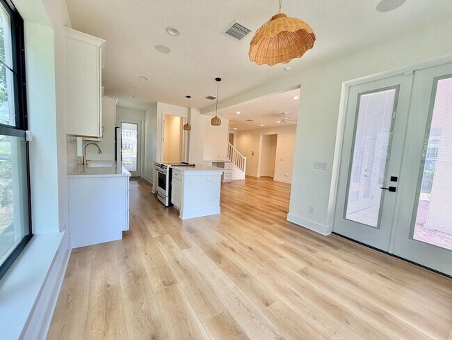 Building Photo - Brand New Custom 5/3.5 Home Steps from Downtown Winter Garden!