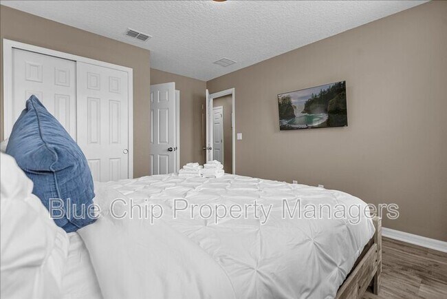 Building Photo - 8947 Amelia Downs Trail